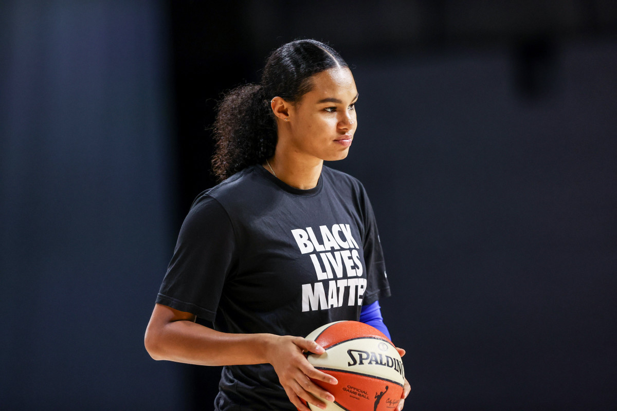 Satou Sabally wearing a Black Lives Matter T-shirt